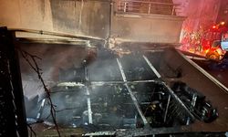 Dükkan alevlere teslim oldu