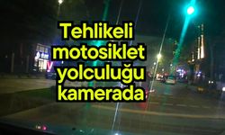 Tehlikeli motosiklet yolculuğu kamerada (Video)