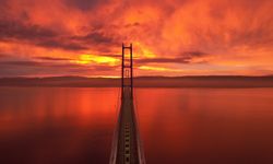 Çanakkale’de büyüleyici gündoğumu, boğaz kızıllığa büründü