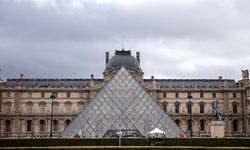 Louvre Müzesi’nde su sızıntısı