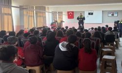 Öğrenci ve öğretmenlere trafik bilgilendirmesi