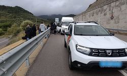 Ayvacık'ta 27 kaçak göçmen ile 2 göçmen kaçakçısı yakalandı