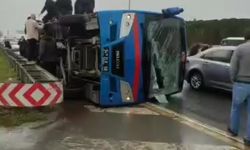 Cezaevi nakil aracı devrildi: 2 jandarma personeli ağır olmak üzere 19 yaralı