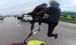 Uçan tekmelerin bedeli ağır oldu (Video)