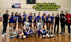 Çanakkale’de genç voleybolcular son sette güldü