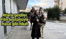 Atlarla geldiler: Film kostümüyle masal gibi nikah