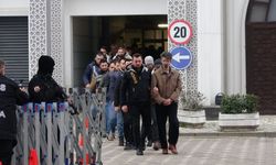 Yapay zekayla kadın olup vurgun yapmışlar (Video)