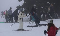 Uludağ'da rekor yoğunluk: 47 bin araç giriş yaptı (Video)
