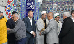 Ezine’de namaz sonrası bayramlaşma