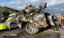Otomobil devrilen tır dorsesinin altında kaldı: Karı-koca hayatını kaybetti (Video)