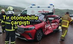 Tır otomobille çarpıştı