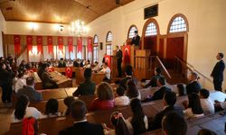 Çocuk meclisinden tarihi atmosferde 23 Nisan özel oturumu