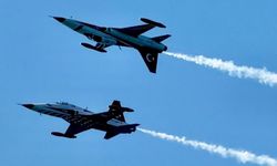 Şehitler Abidesi'nde Türk Yıldızları gösterisi nefesleri kesti (Video)