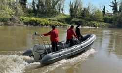Nehre düşen küçük çocuktan 4 gündür iz yok (Video)