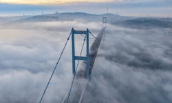 Yoğun sis Boğaz'da görsel şölen oluşturdu (Video)
