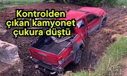 Kontrolden çıkan kamyonet çukura düştü