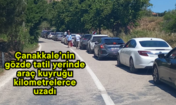Çanakkale’nin gözde tatil yerinde araç kuyruğu kilometrelerce uzadı