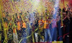 Şampiyon Galatasaray kupasını aldı (Video)