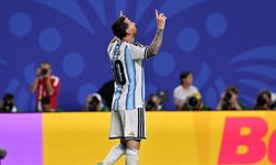 Messi'nin tarihe geçtiği maçta son şampiyon galibiyetle başladı