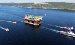 Dev vinç Çanakkale Boğazı’nda