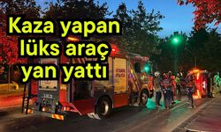 Kaza yapan lüks araç yan yattı