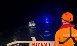 Çanakkale Boğazı’nda sürüklenen tekne kurtarıldı