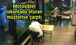 Motosiklet lokantada oturan müşteriye çarptı (Video)