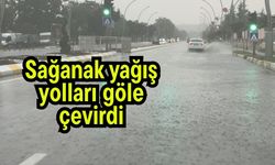 Sağanak yağış yolları göle çevirdi