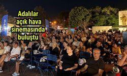 Adalılar açık hava sinemasında buluştu