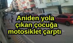 Aniden yola çıkan çocuğa motosiklet çarptı (Video)