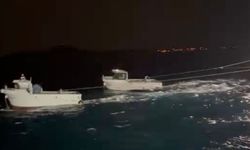 Çanakkale açıklarında can pazarı: 55 personel tekneyi kurtardı (Video)