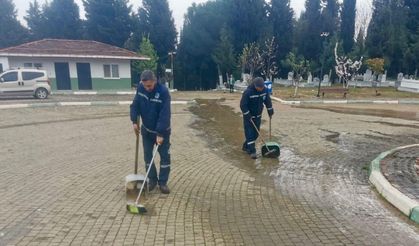 Biga’da Mezarlıklarda bayram temizliği