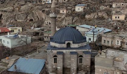571 yıllık cami dimdik ayakta
