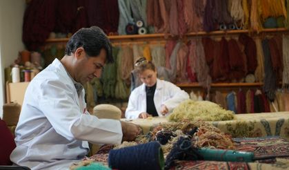 200 yıllık saray halıları usta ellerde yeniden hayat buluyor