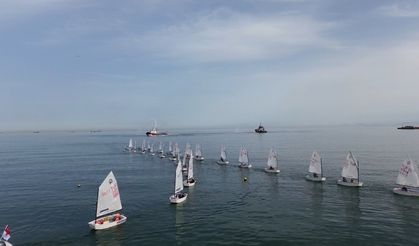 Marmara Denizi'nde yelken ve römorkör şov