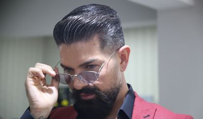 Ünlü sanatçının altın gözlüğüne değer biçilemiyor