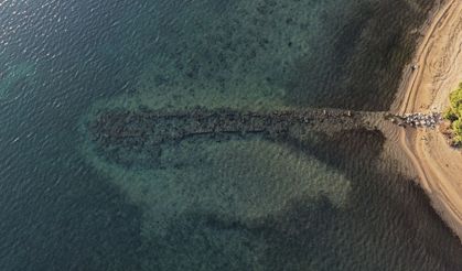 Deniz çekildi, antik liman gün yüzüne çıktı (Video)