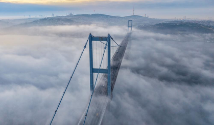 Yoğun sis Boğaz'da görsel şölen oluşturdu (Video)