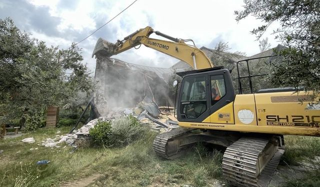 Çanakkale'de kaçak yapı yıkım çalışmaları o bölgede başladı