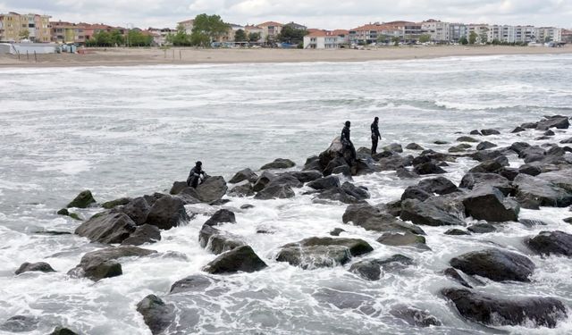 Denizde kaybolan gencin cesedi 4 buçuk metre derinlikte bulundu
