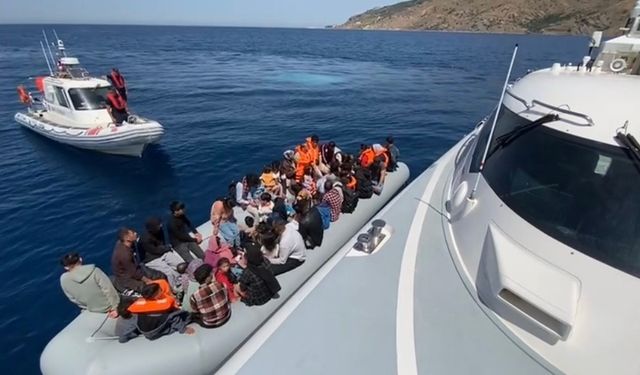 Ayvacık açıklarında 54 kaçak göçmen yakalandı