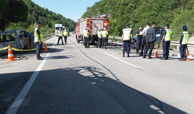 Kazada 2’si doktor 4 kişi öldü