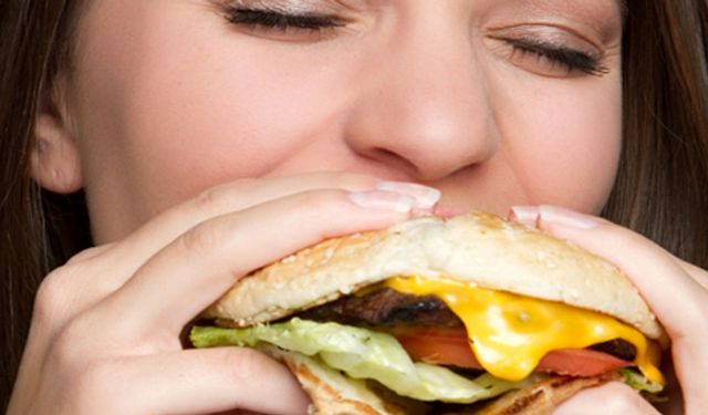 Çok yemenizin nedeni gerçekten fiziksel mi yoksa psikolojik mi
