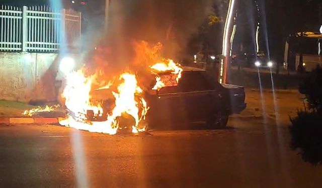 Ehliyetsiz alkollü sürücünün otomobili alev alev yandı