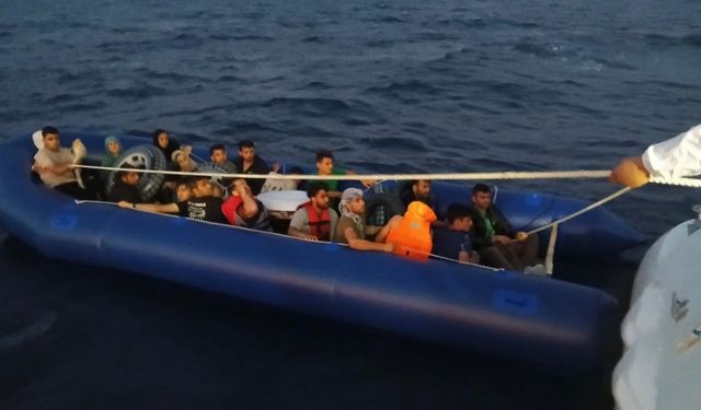 Çanakkale açıklarında 49 kaçak göçmen kurtarıldı