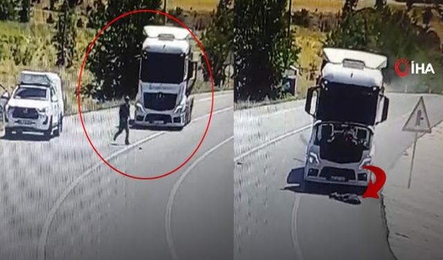 Yolun ortasındaki yaralı serçeyi kurtarmak isterken kamyon çarptı (VİDEO)