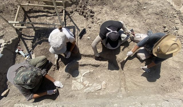 Çanakkale'de 1700 yıllık mezar bulundu