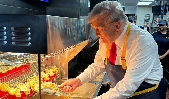 ABD başkan adayı Donald Trump hamburgercide çalıştı (VİDEO)