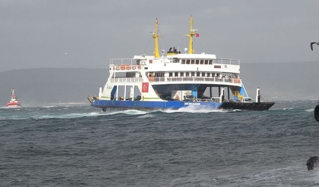 Çanakkale'de fırtına sebebiyle 2 gündür adalara sefer yapılamıyor (Video)
