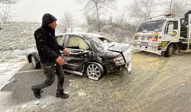 Kar yağışı kazayı beraberinde getirdi: 7 yaralı